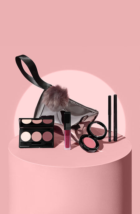 Sweat-proof makeup kit for competitve dancers and athletes by Fancy Face;
- The Starlet Kit: Long-wear makeup that resists sweat and humidity