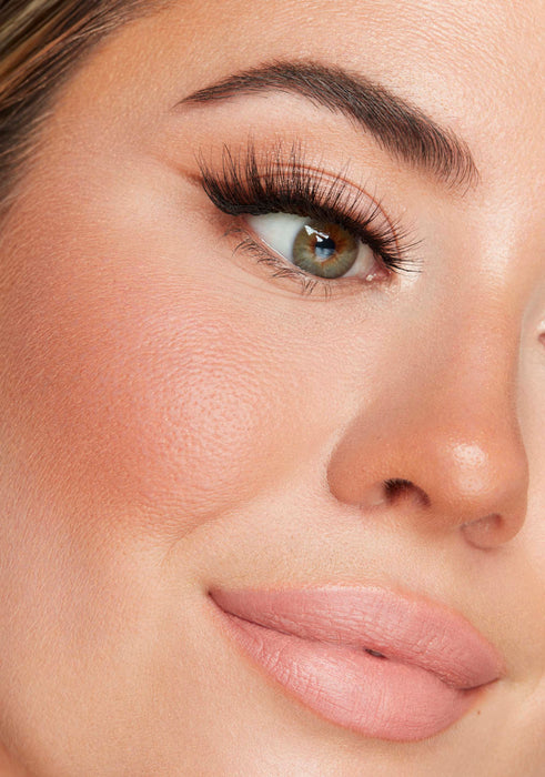 Sealed with a Kiss Lash