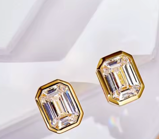 Bezel Stud Diamond CZ  Earring 18K  PVD Waterproof